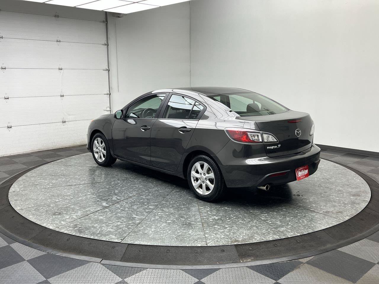 Used 2010 MAZDA MAZDA3 i Touring FWD image 2