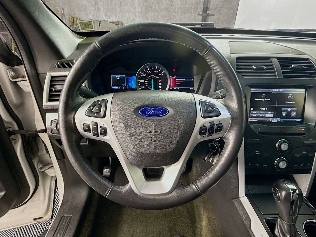 Used 2014 Ford Explorer XLT w/ Equipment Group 202A AWD/4WD image 11