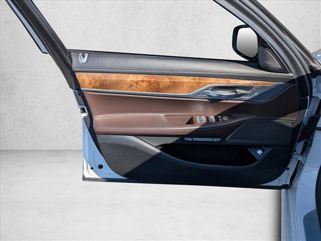 Used 2017 BMW 750i image 22