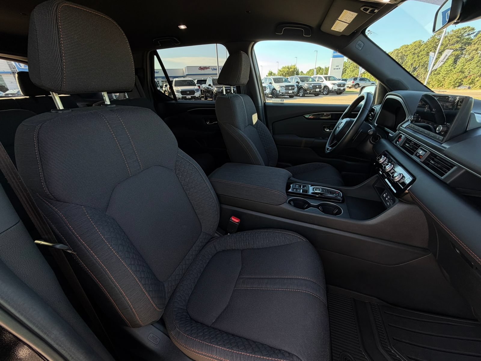 Used 2025 Honda Pilot Sport image 13