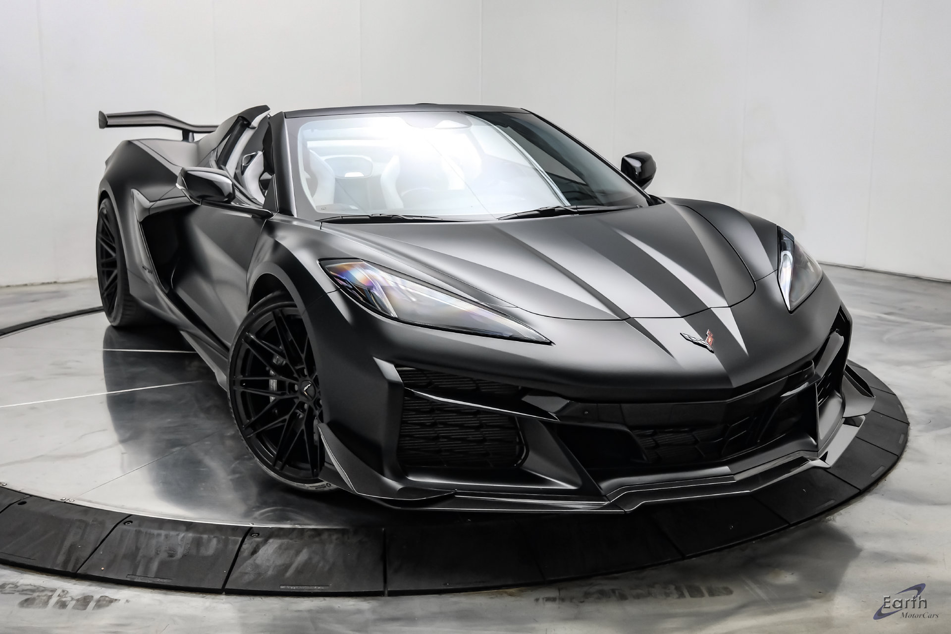 Used 2024 Chevrolet Corvette Z06 w/ Z07 Performance Package RWD image 30