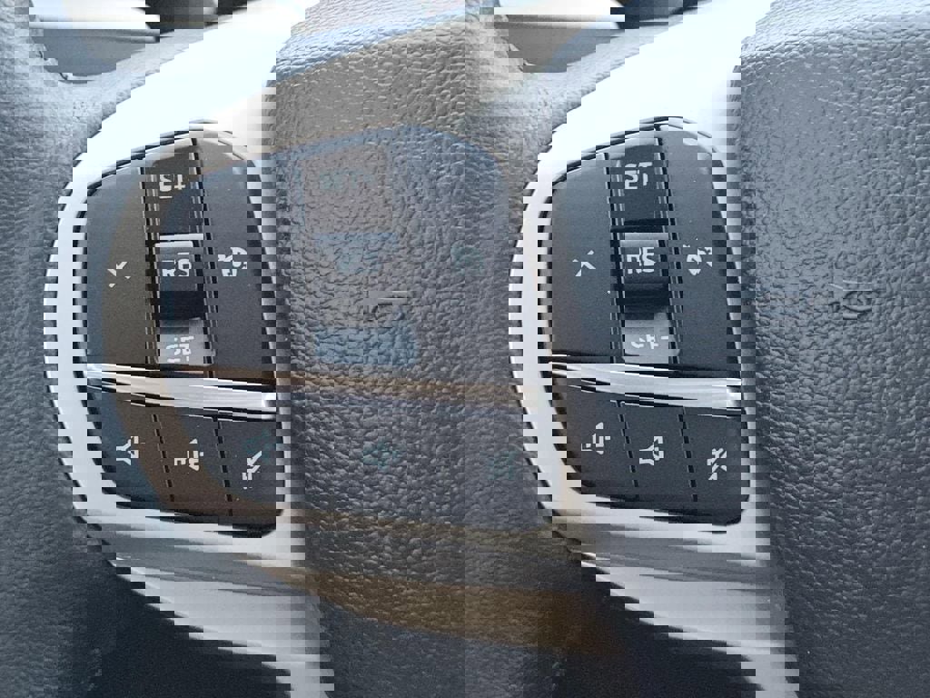 Used 2023 Ford Explorer XLT image 20