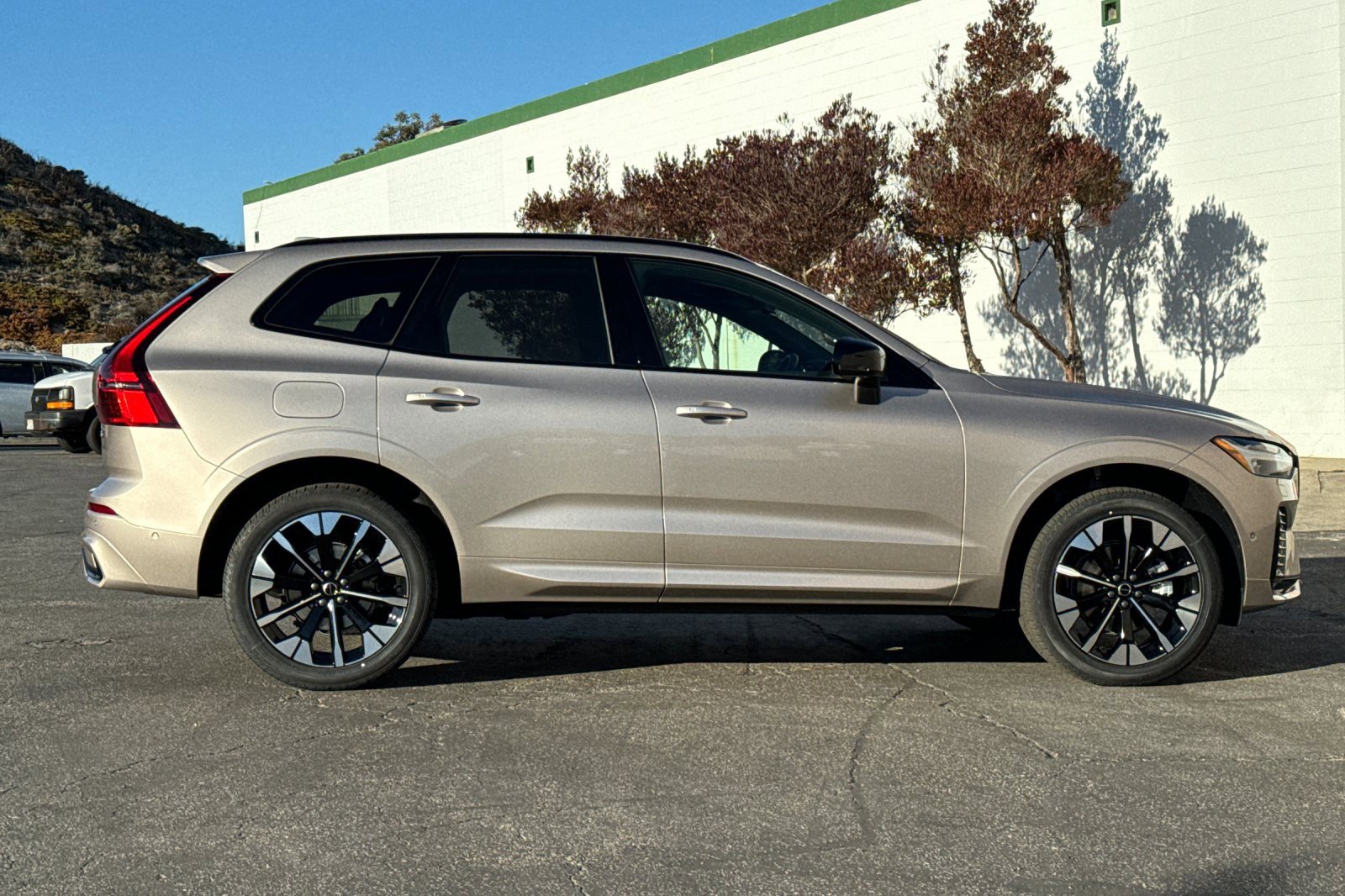 New 2026 Volvo XC60 B5 Plus w/ Climate Package image 6