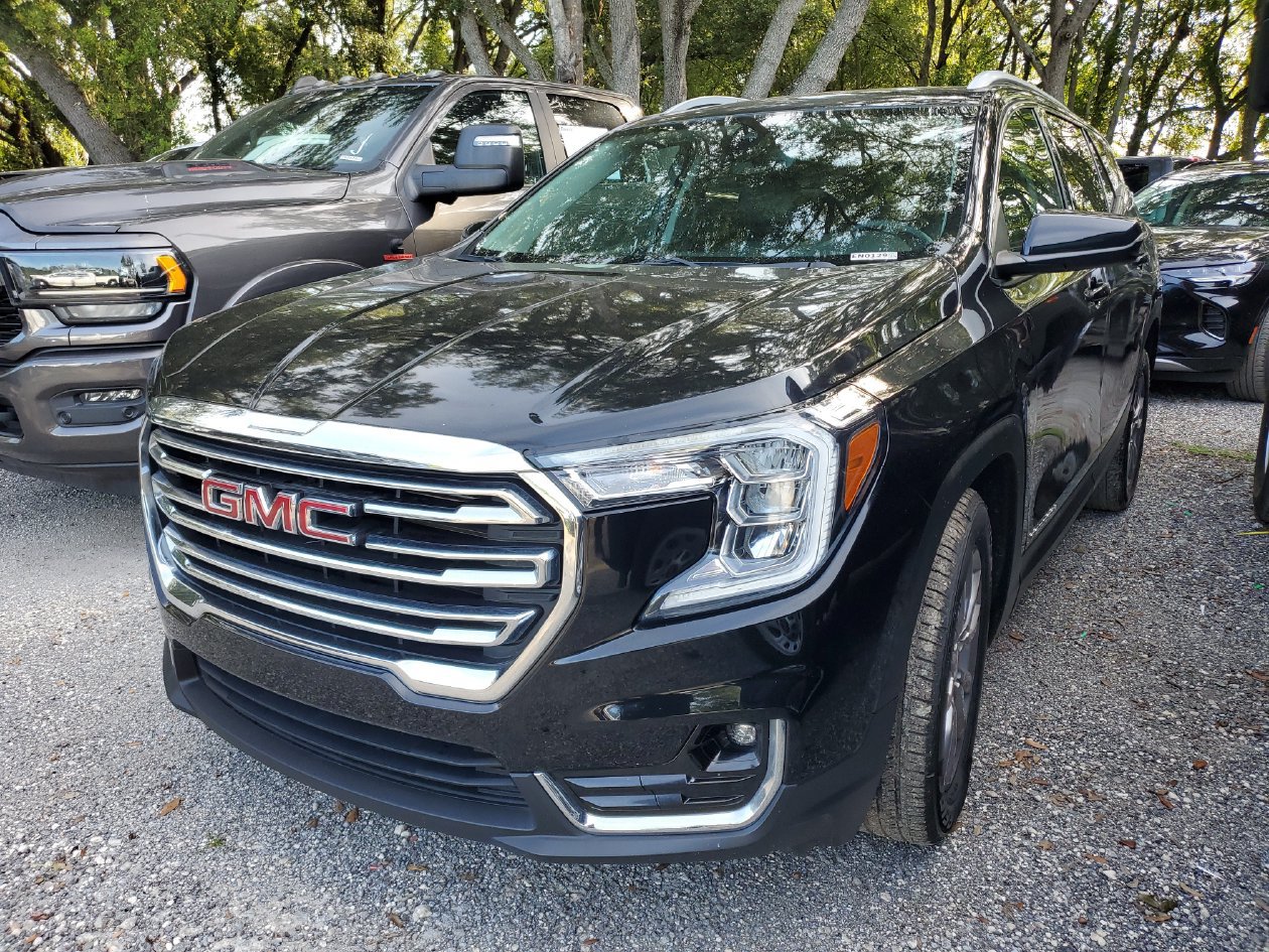 Used 2024 GMC Terrain SLT FWD image 2