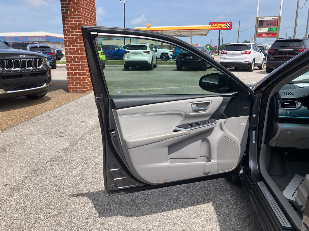 Used 2016 Toyota Camry XLE FWD image 15