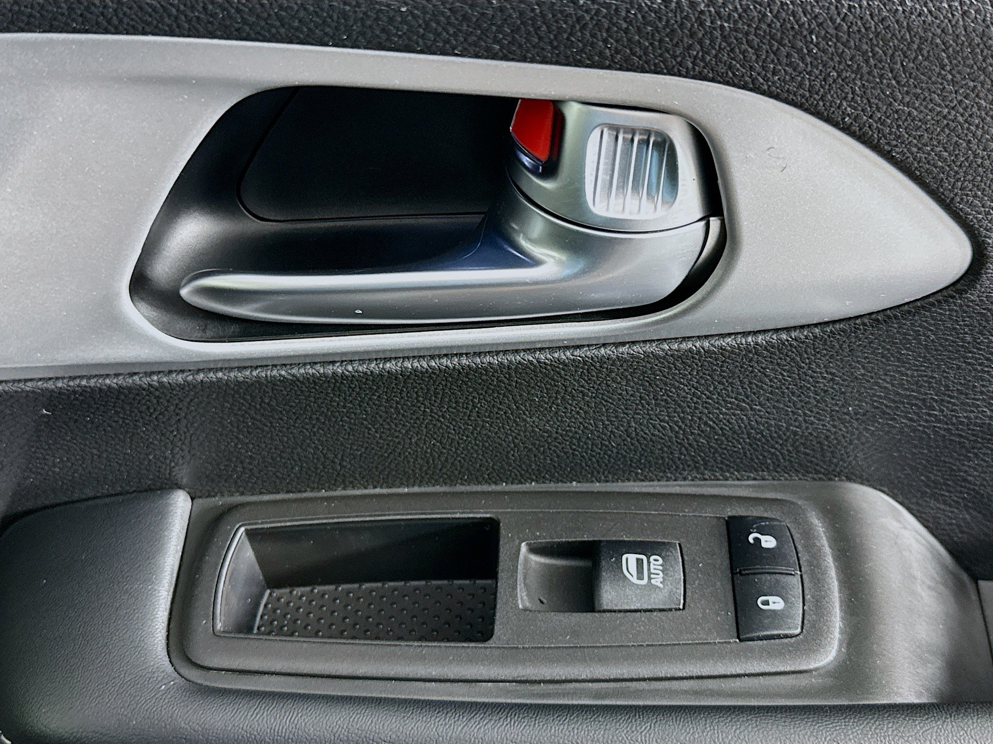 Used 2023 Chrysler Pacifica Touring FWD image 30