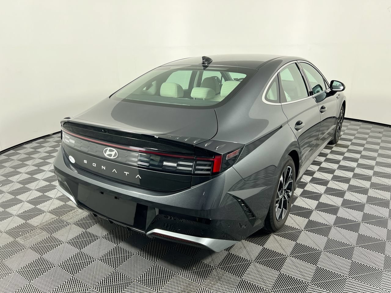 Used 2024 Hyundai Sonata SEL FWD image 3