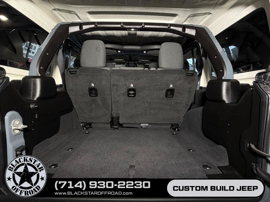 Used 2025 Jeep Wrangler Unlimited Rubicon w/ Convenience Group AWD/4WD image 23
