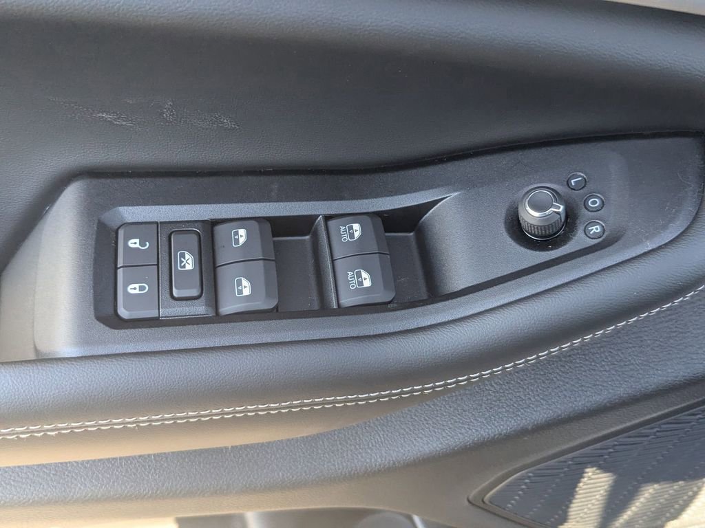 New 2025 Jeep Grand Cherokee Limited w/ Black Appearance Package image 16