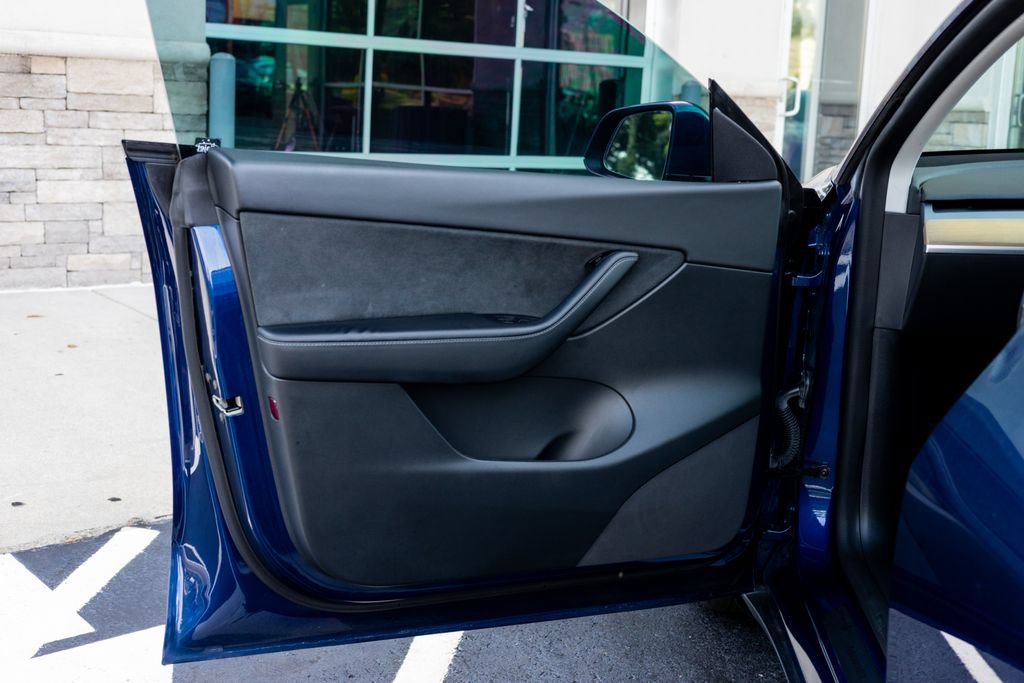 Used 2022 Tesla Model Y Long Range AWD/4WD image 21