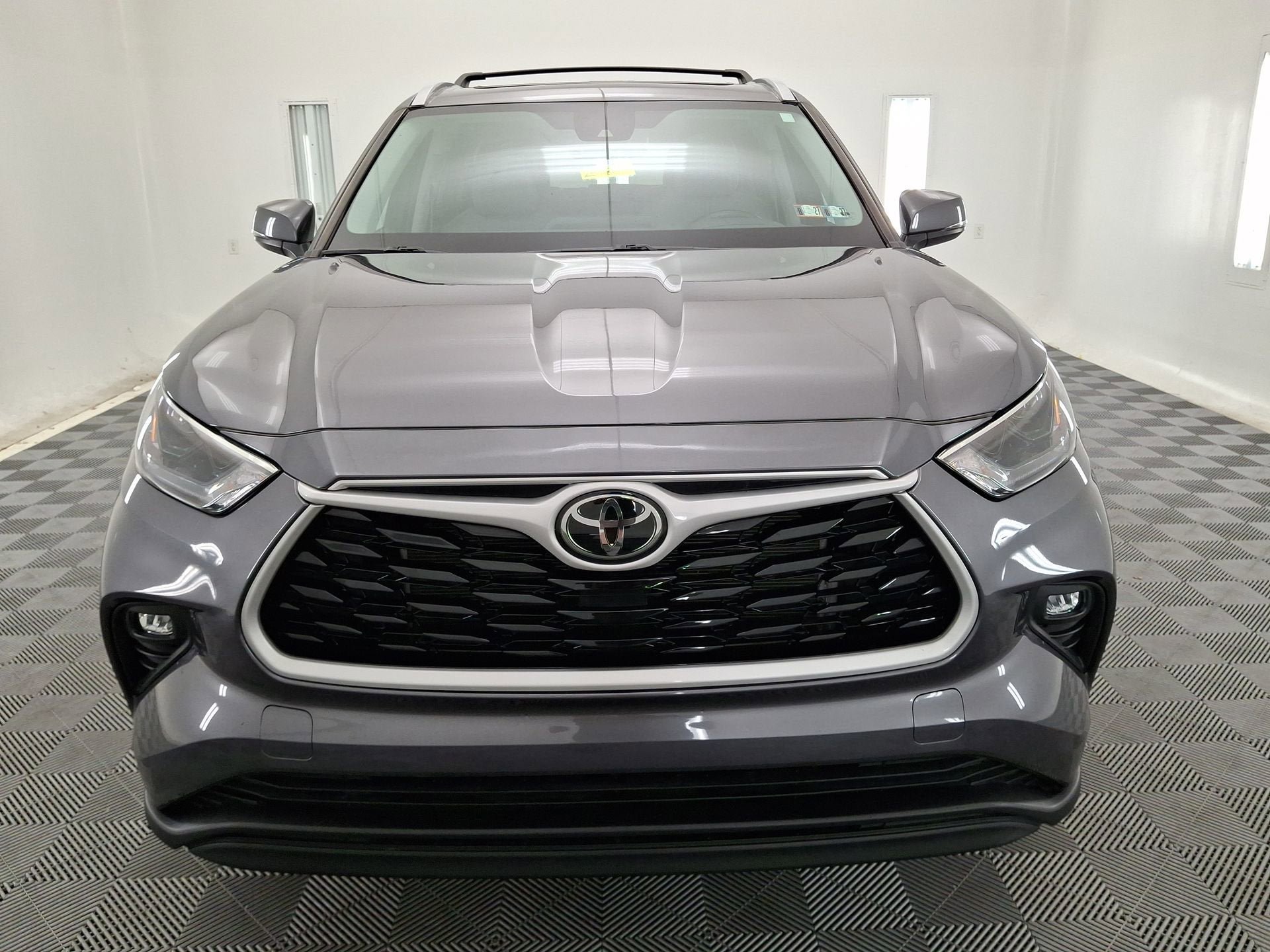 Used 2023 Toyota Highlander XLE AWD/4WD image 29