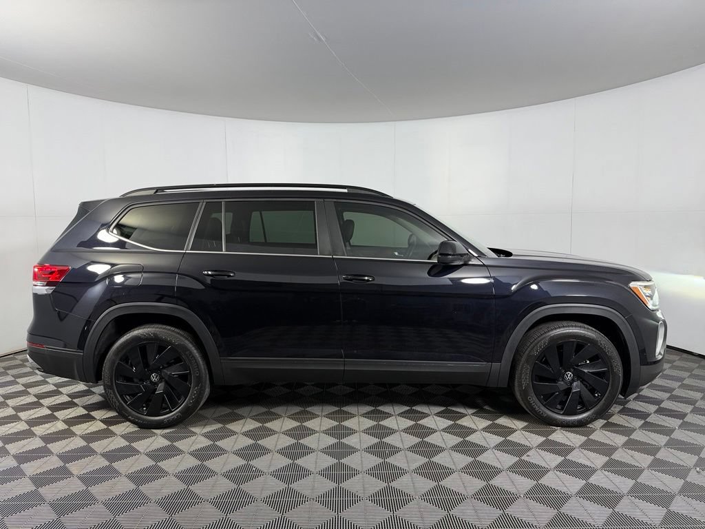 Used 2024 Volkswagen Atlas SE w/ Panoramic Sunroof Package FWD image 5