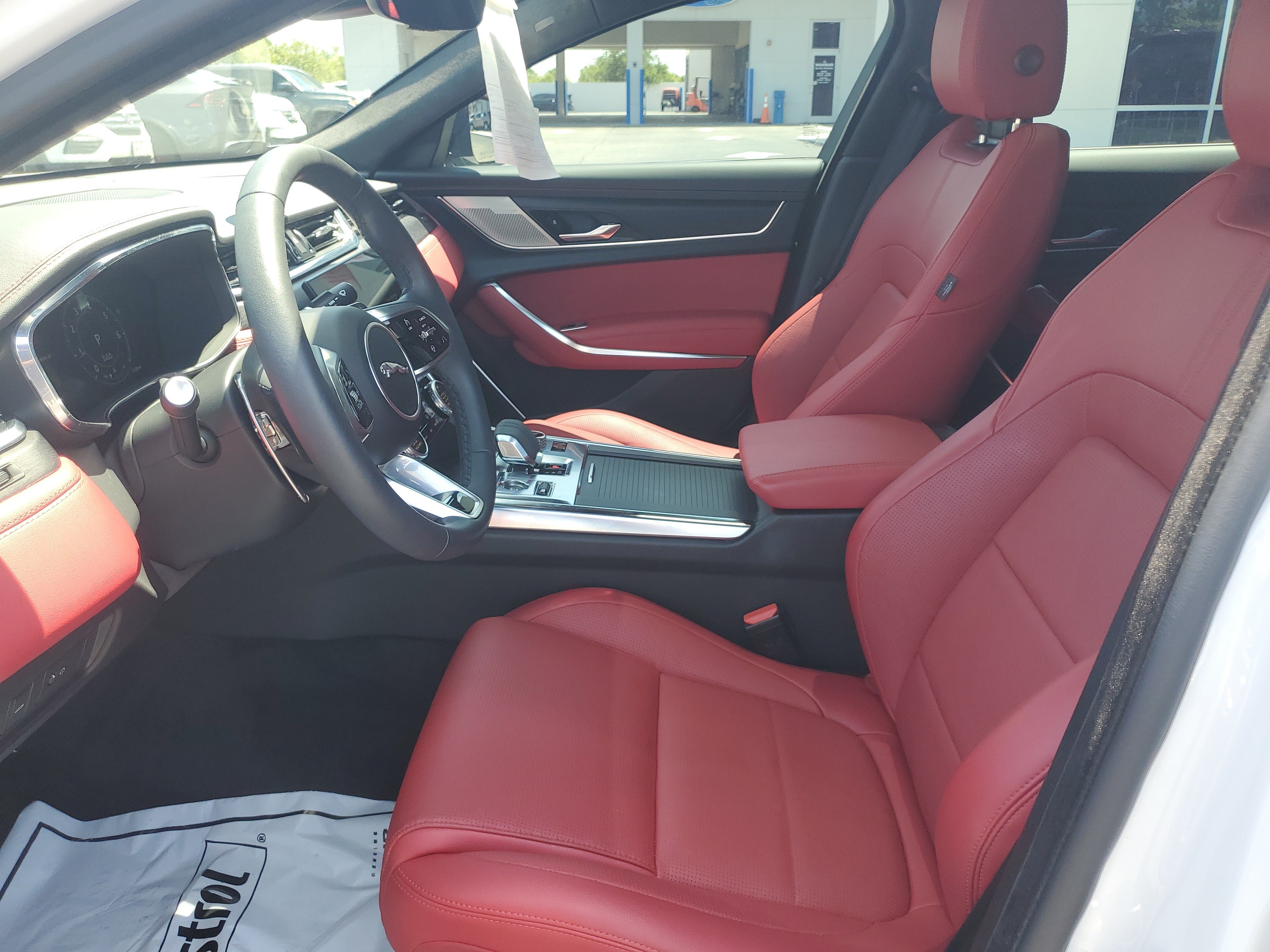 Used 2024 Jaguar XF R-Dynamic SE AWD/4WD image 21