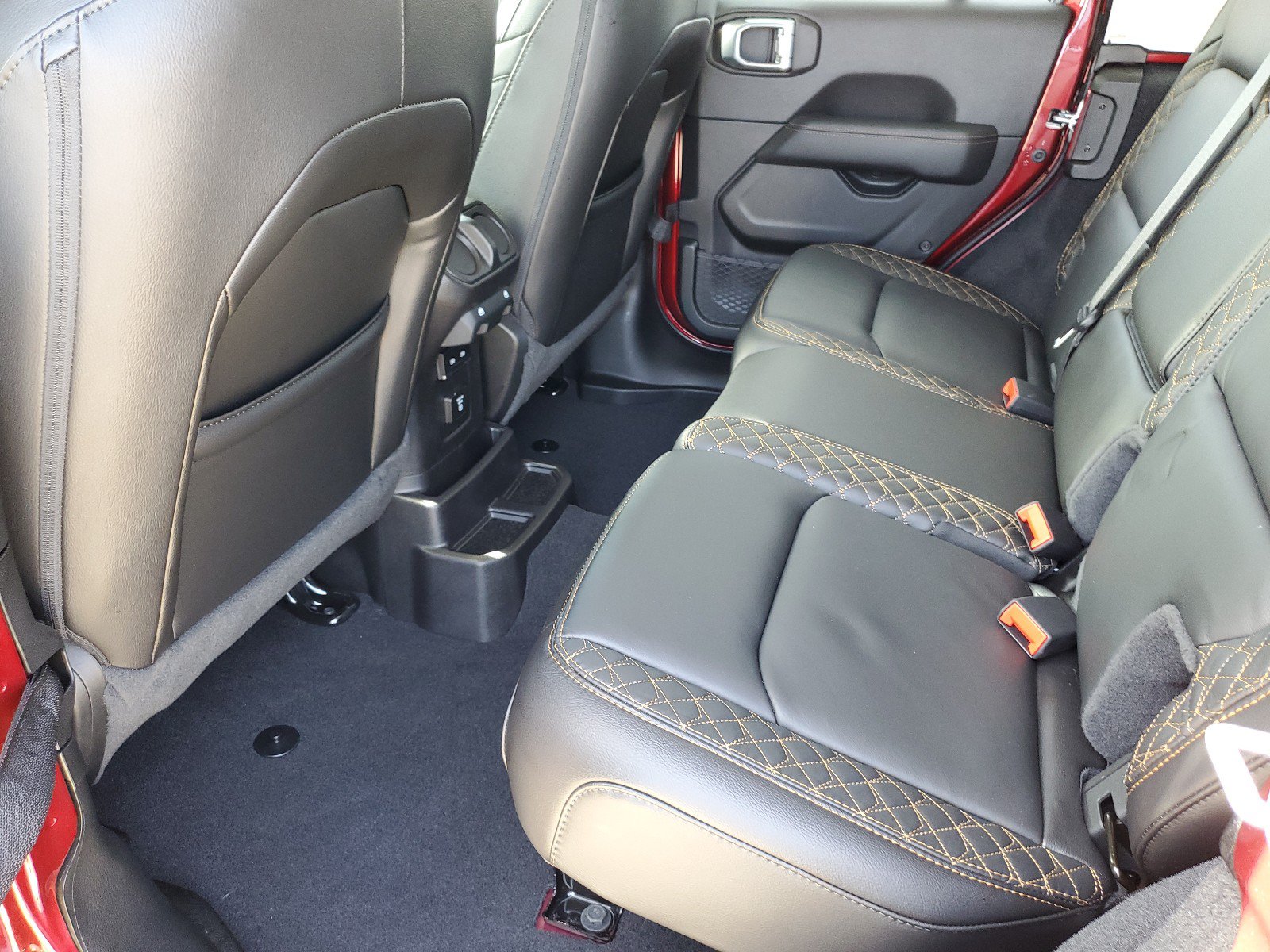 Used 2021 Jeep Wrangler Unlimited Sahara AWD/4WD image 13