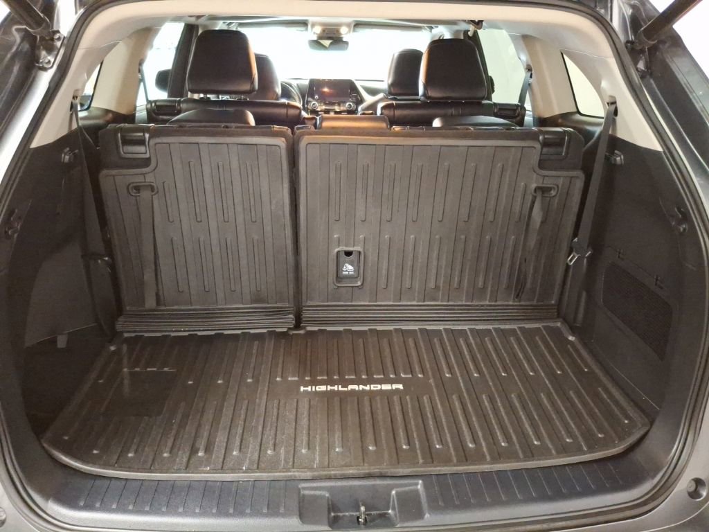 Used 2023 Toyota Highlander XLE image 12