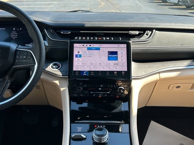 Used 2024 Jeep Grand Cherokee Limited w/ Black Appearance Package image 27