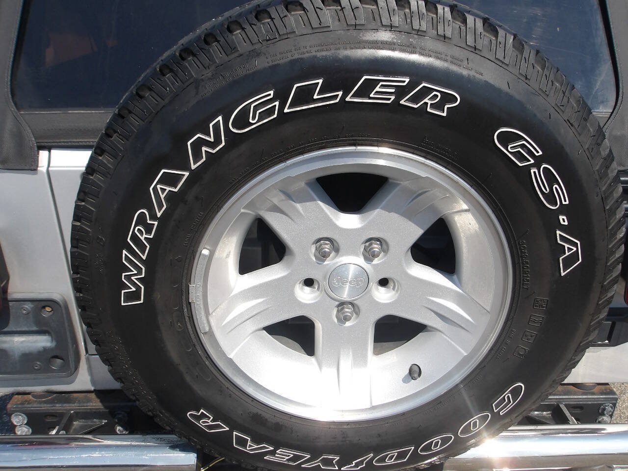 Used 2004 Jeep Wrangler 4WD image 8