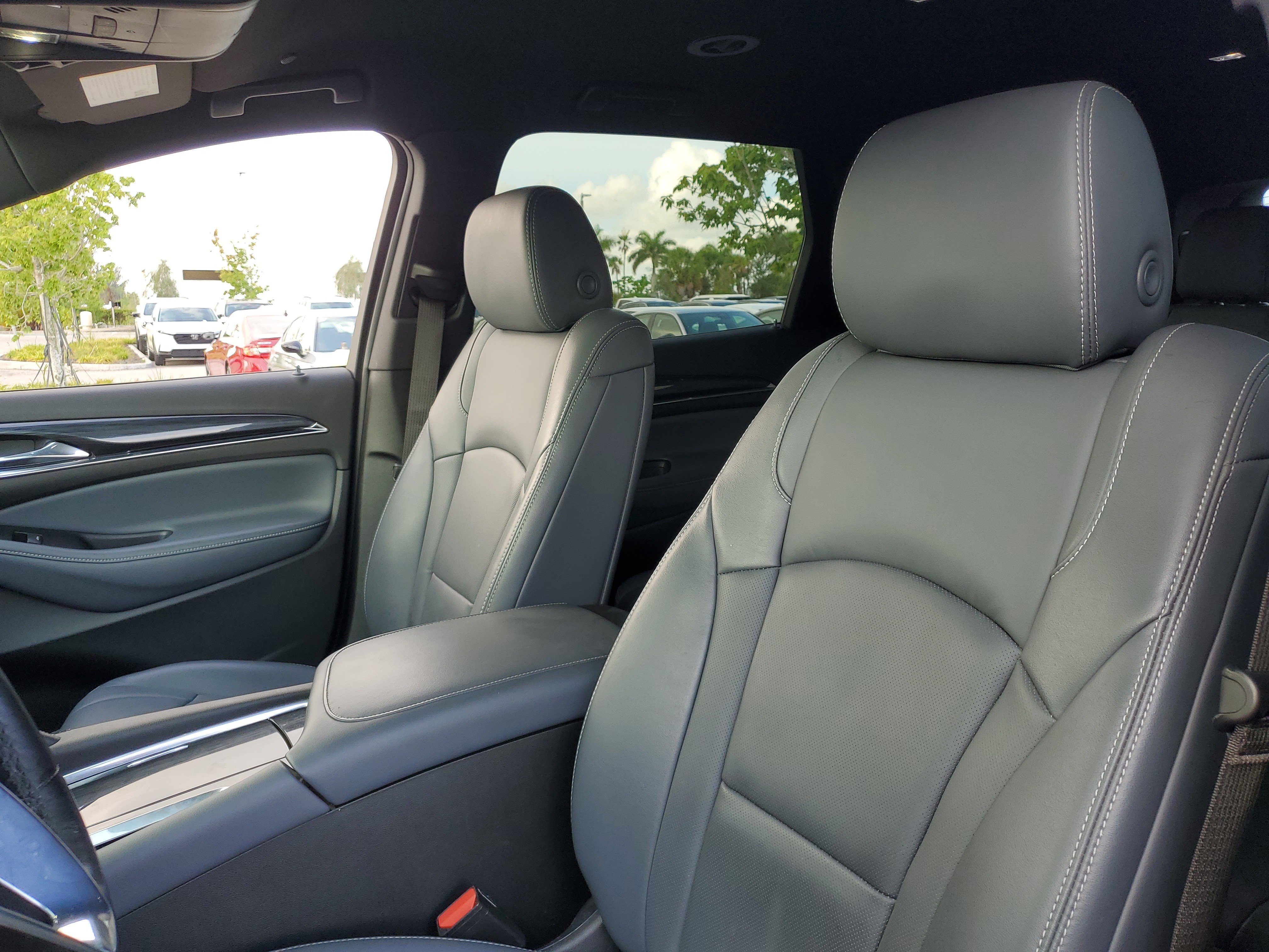 Used 2024 Buick Enclave Premium image 23