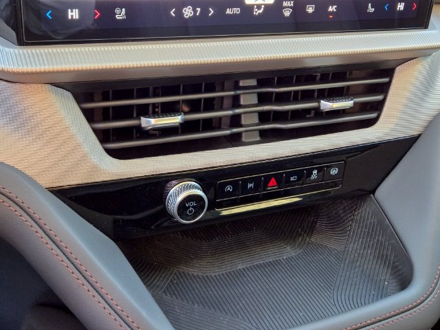Used 2026 Ford Explorer Active w/ Active Comfort Package RWD image 31