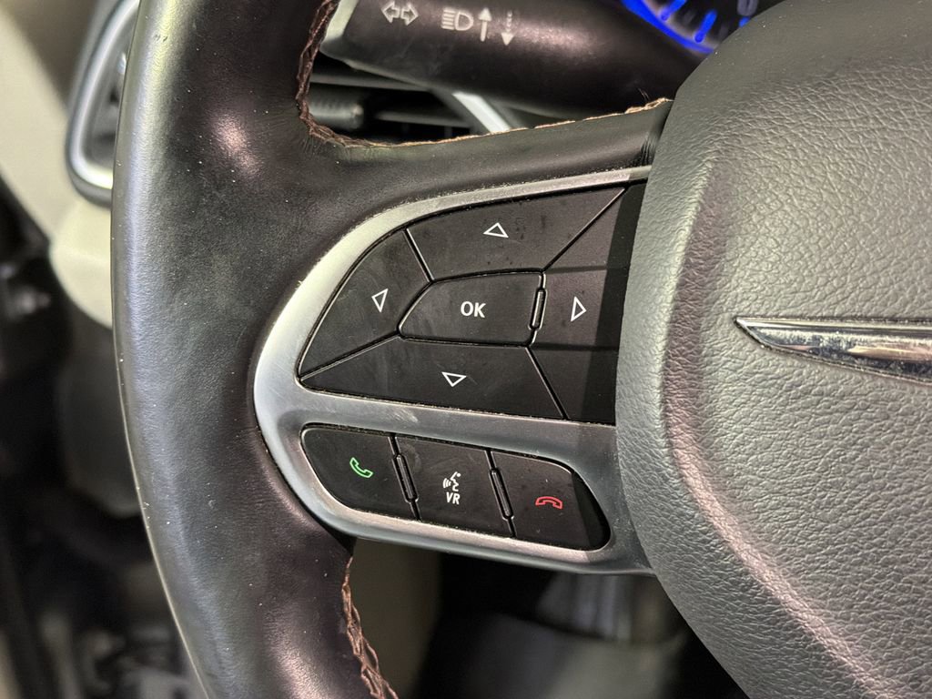 Used 2018 Chrysler Pacifica Touring-L Plus image 22