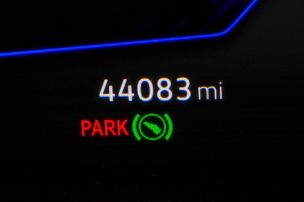 Used 2022 Volkswagen Tiguan SE image 32