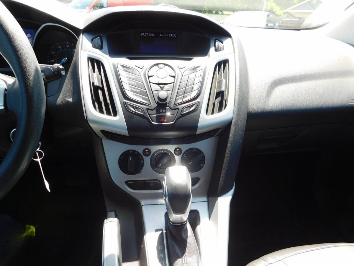 Used 2014 Ford Focus SE w/ Equipment Group 201A FWD image 10