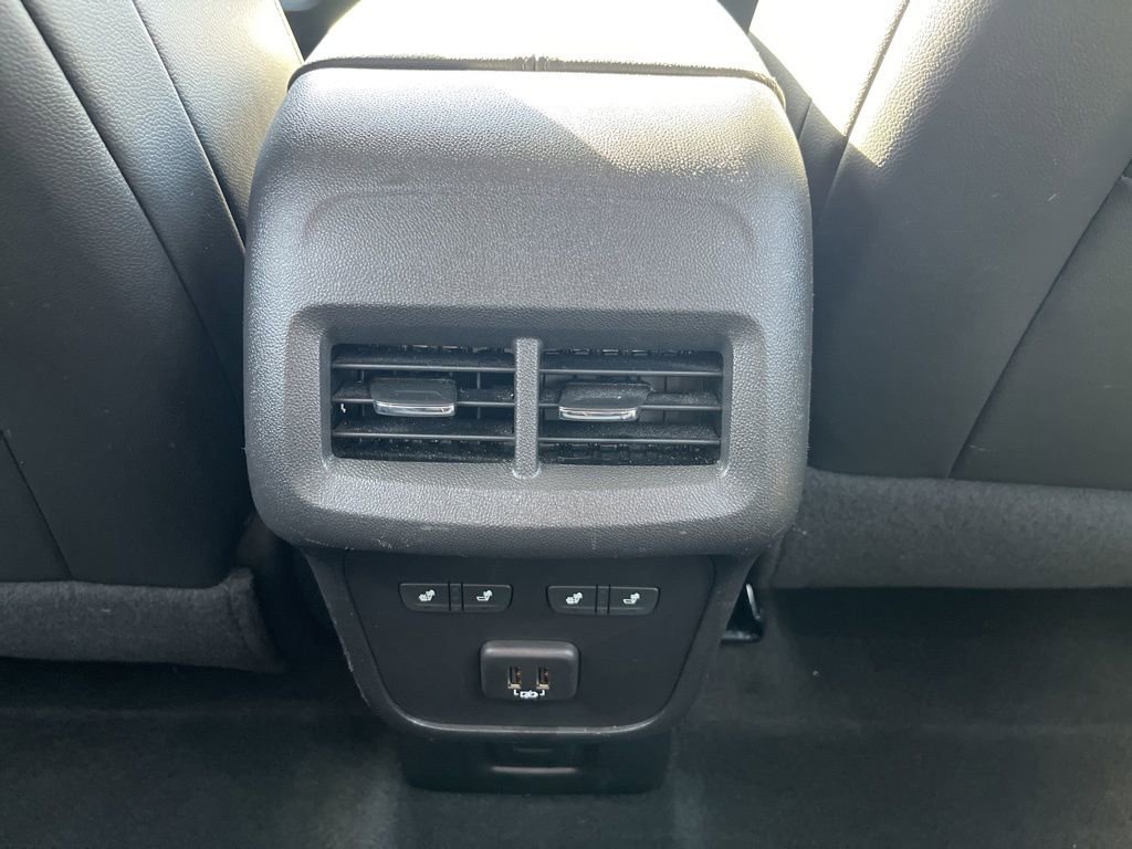 Used 2023 Chevrolet Equinox Premier image 26