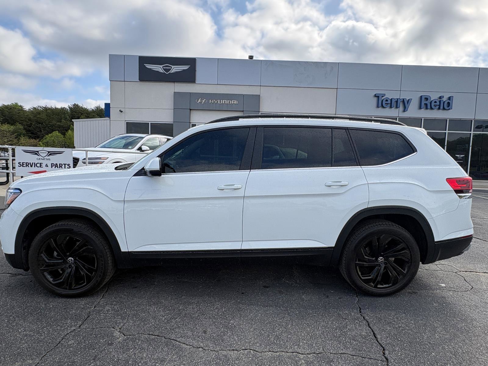 Used 2022 Volkswagen Atlas SE image 4