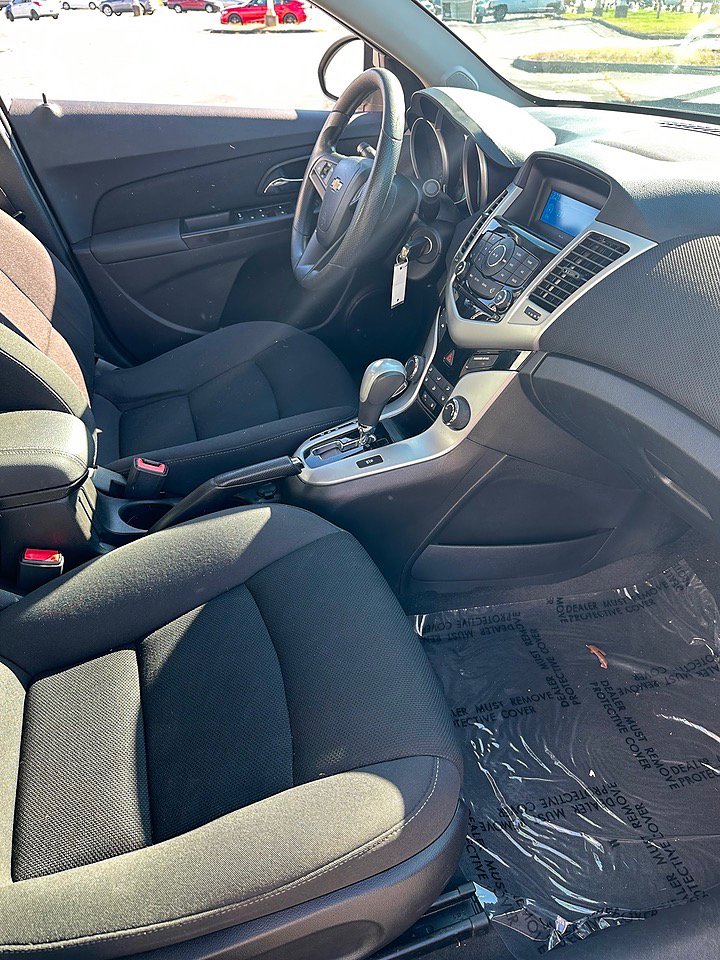 Used 2016 Chevrolet Cruze LT image 10