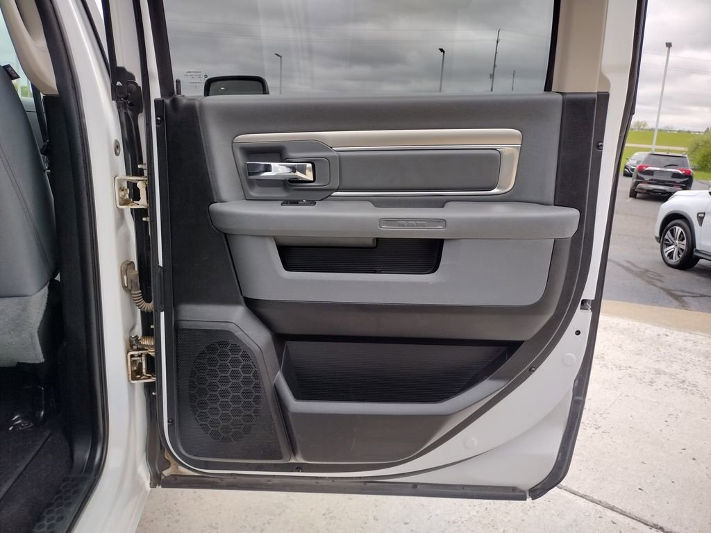 Used 2019 RAM 1500 Classic SLT w/ SLT Plus D←cor Group AWD/4WD image 27
