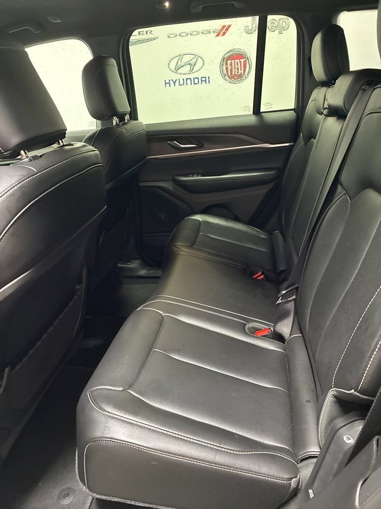 Used 2024 Jeep Grand Cherokee Limited AWD/4WD image 23