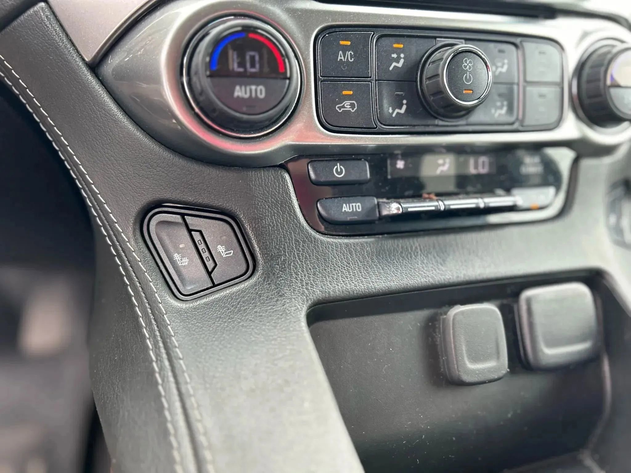 Used 2019 Chevrolet Tahoe LT w/ Luxury Package image 24