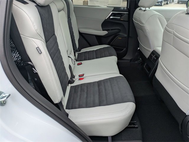 New 2025 Mitsubishi Outlander SE image 32