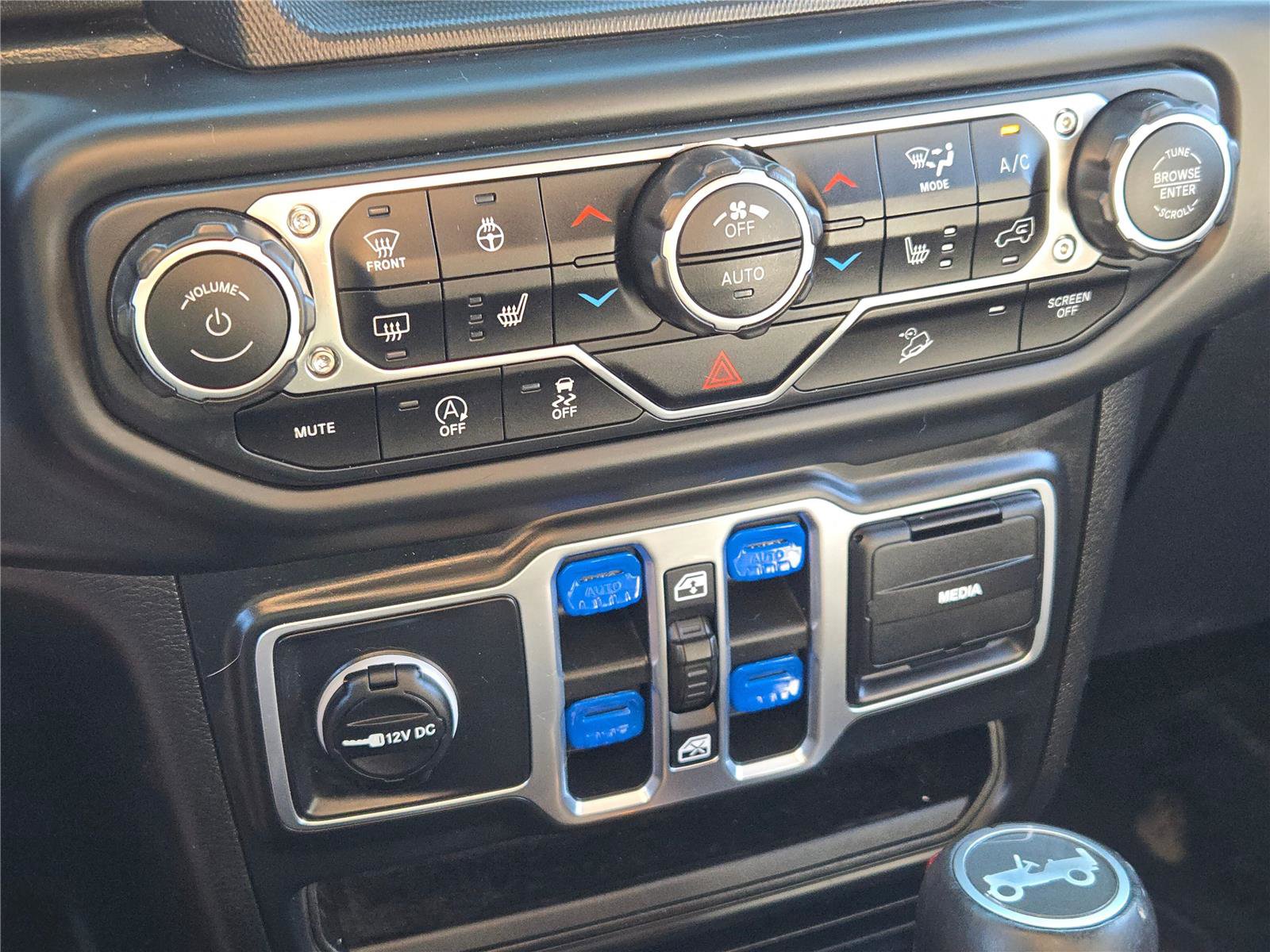 Certified 2018 Jeep Wrangler Unlimited Sahara image 29