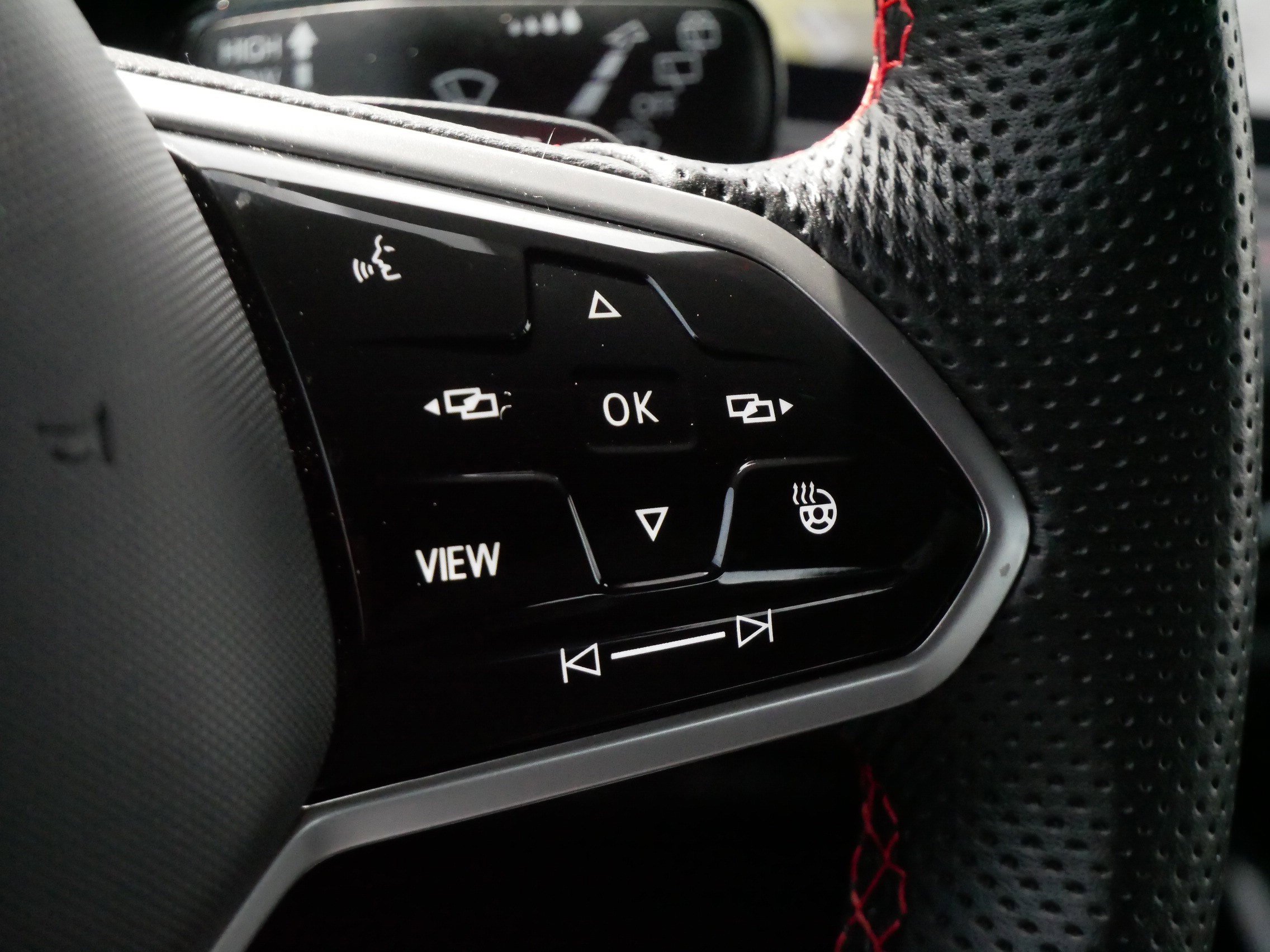 Certified 2024 Volkswagen GTI SE FWD image 25