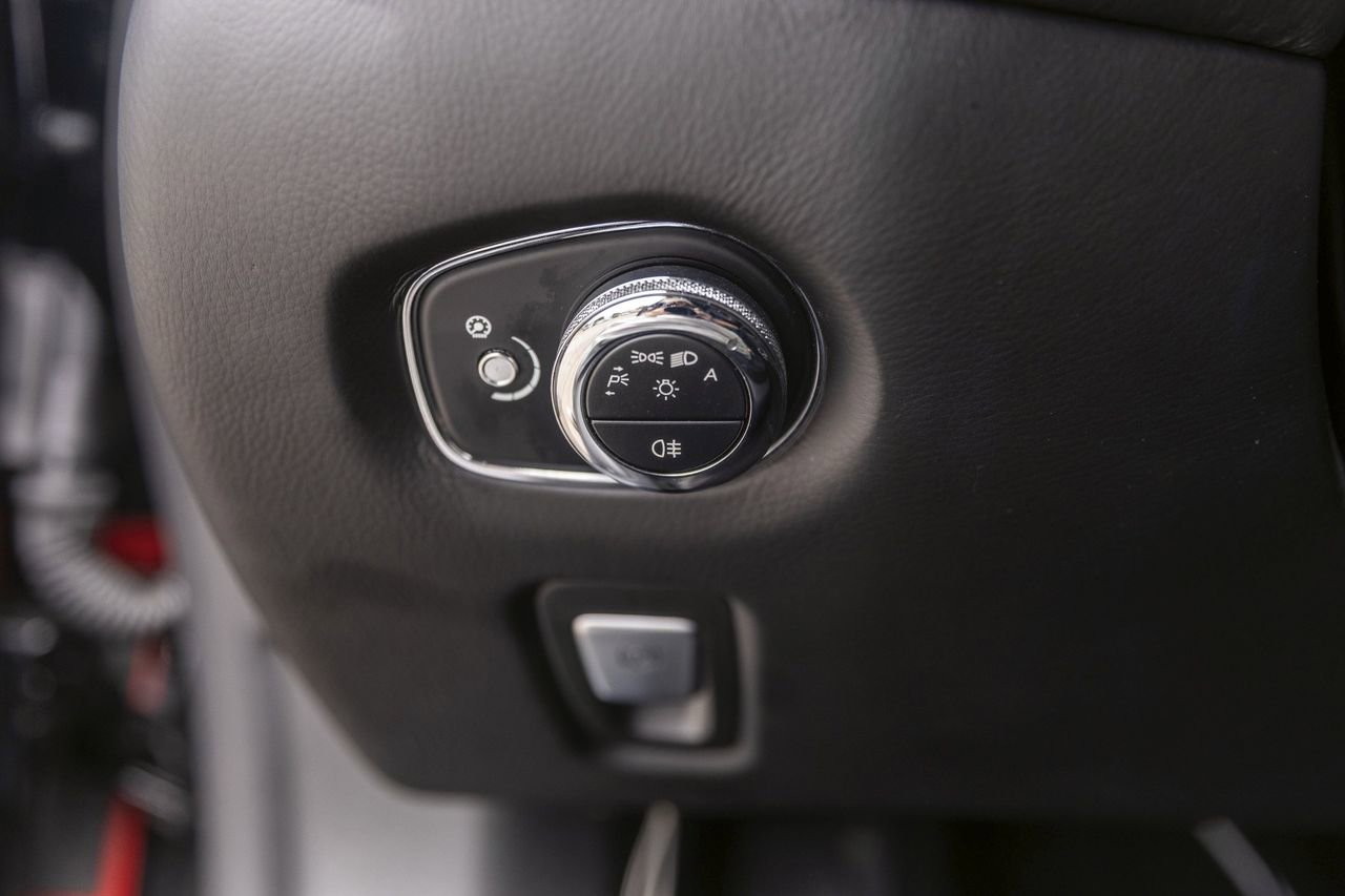 Used 2019 Aston Martin DBS Superleggera RWD image 41