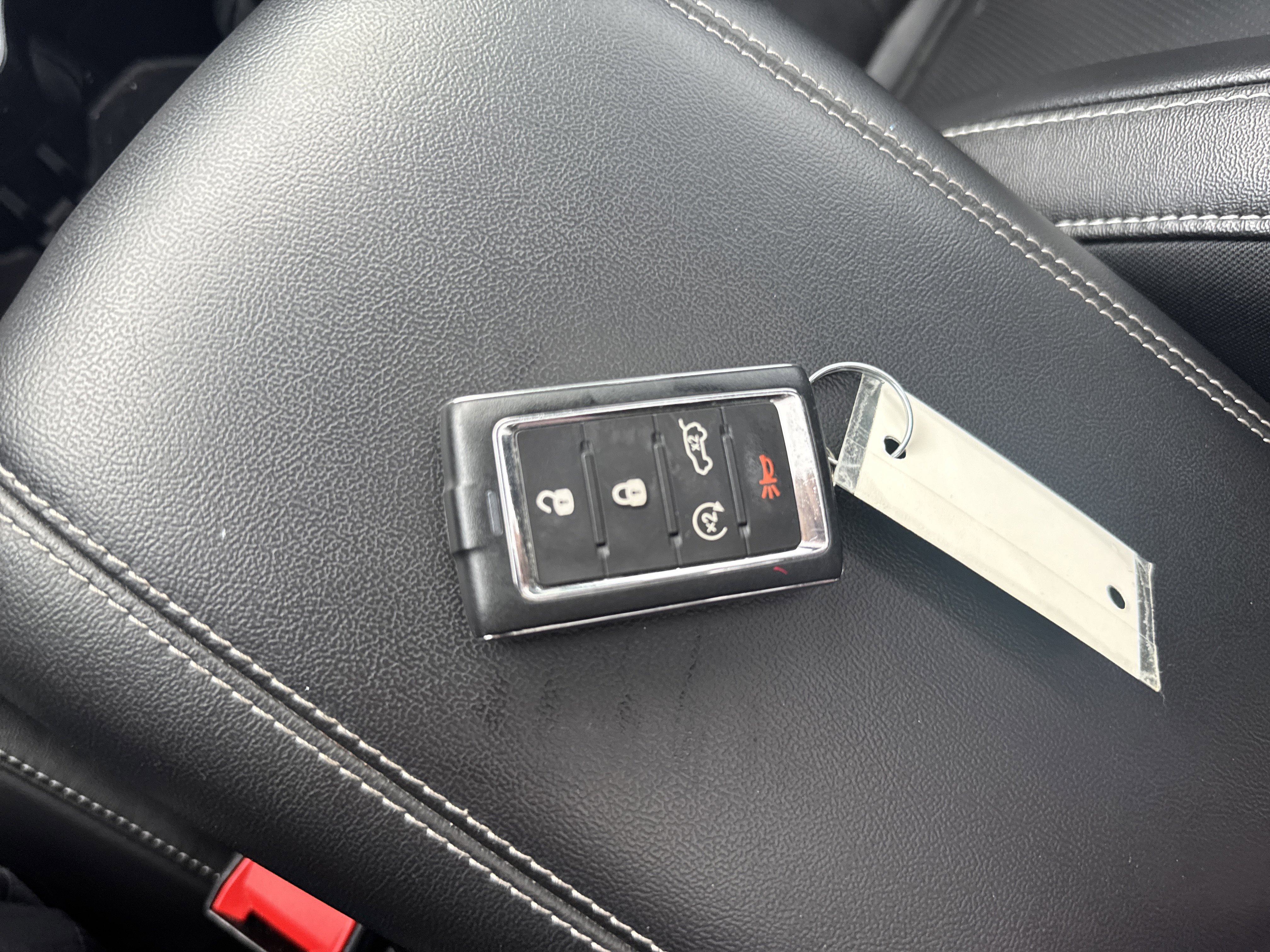 Used 2023 Jeep Grand Cherokee L Limited w/ Luxury Tech Group II image 32