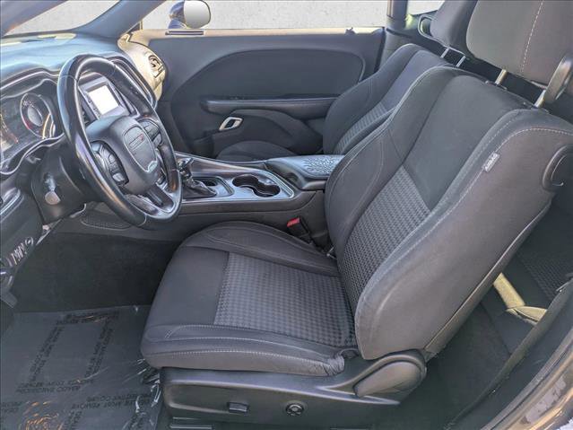 Used 2015 Dodge Challenger SXT image 15