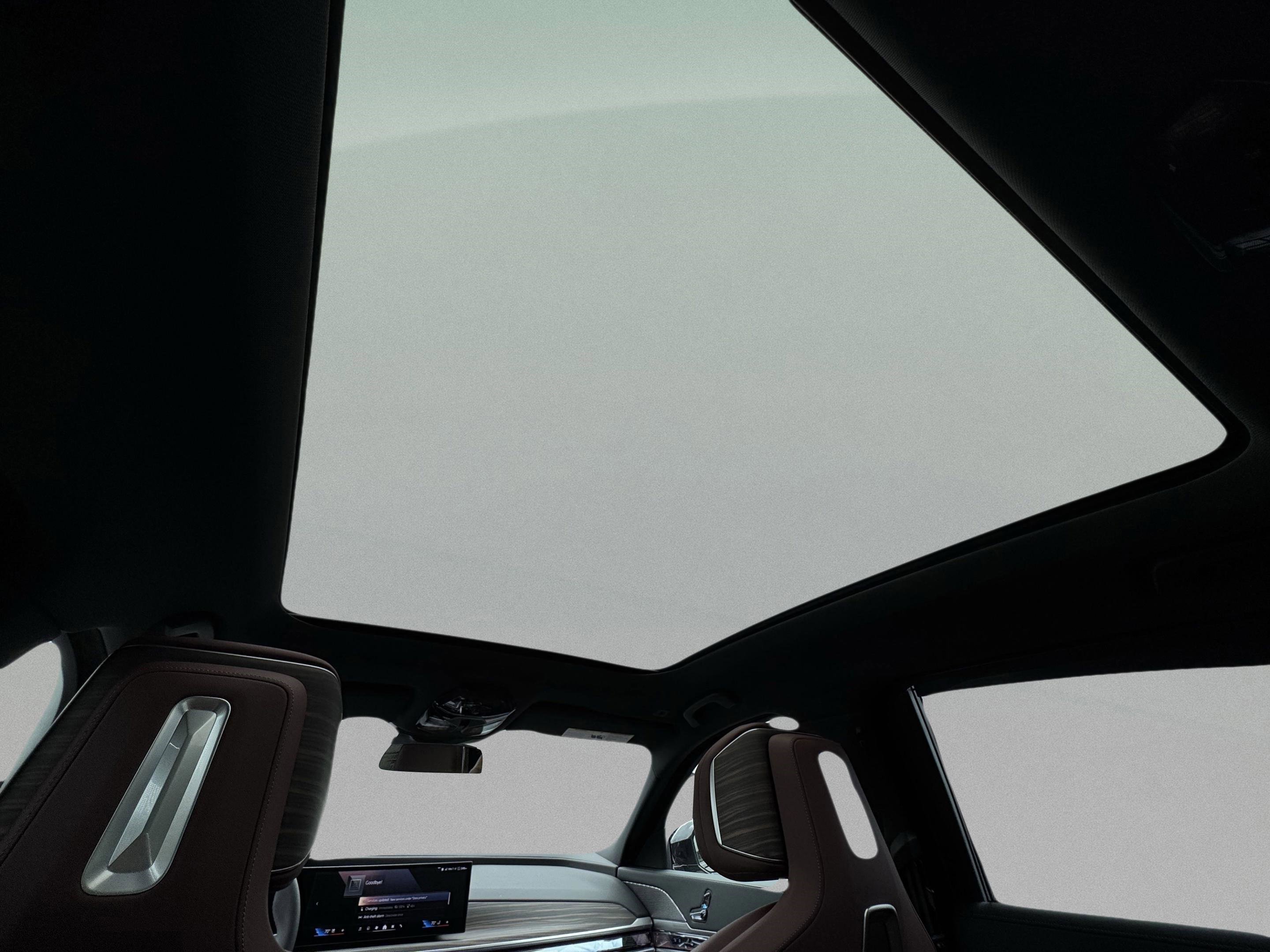 New 2025 BMW i7 xDrive60 w/ Premium Package image 33