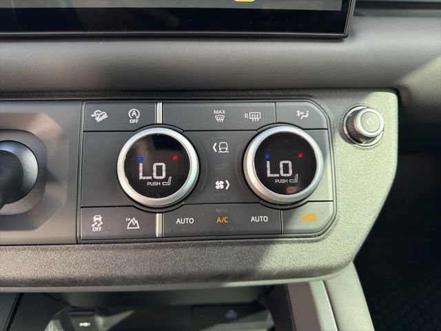 Used 2025 Land Rover Defender 110 SE AWD/4WD image 31