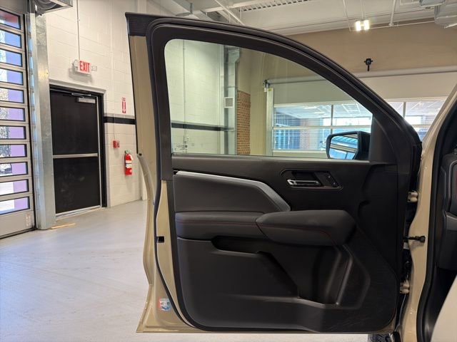 Used 2023 Chevrolet Colorado Z71 w/ Z71 Convenience Package 2 image 10