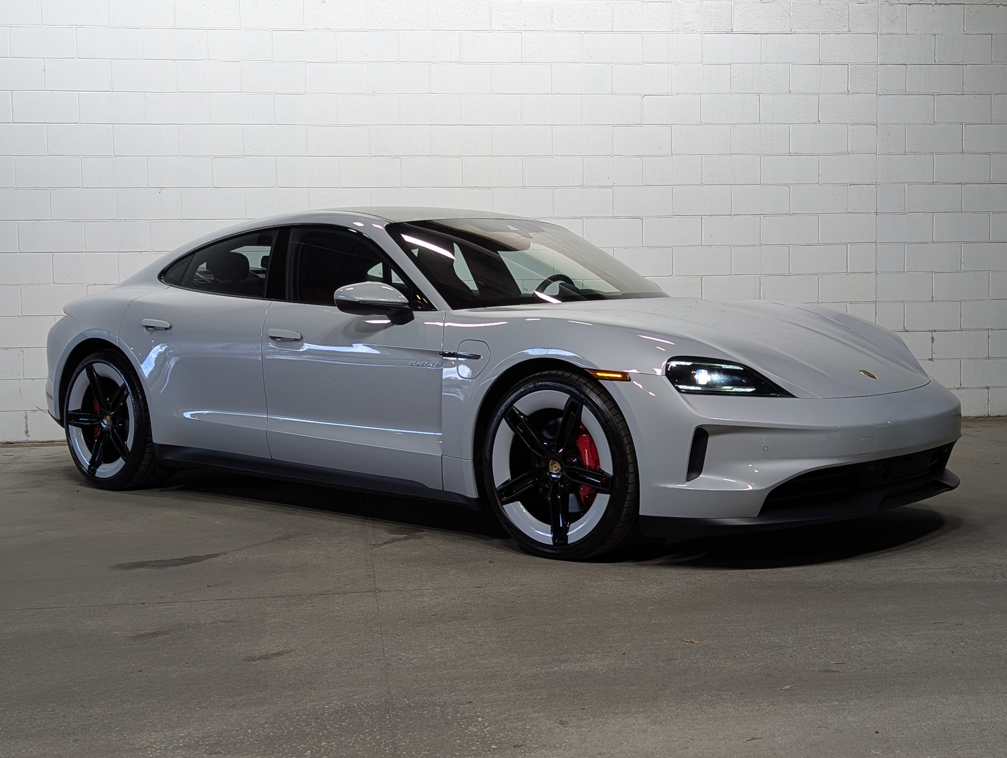 Used 2025 Porsche Taycan 4S image 9