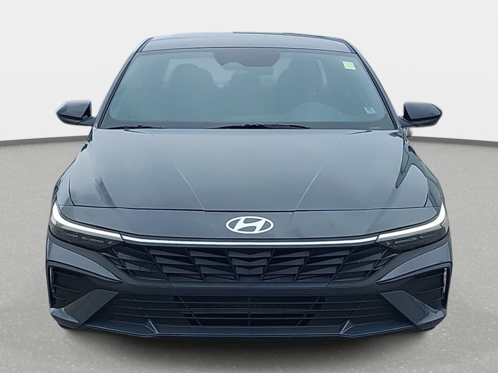 Used 2025 Hyundai Elantra Sport FWD image 2
