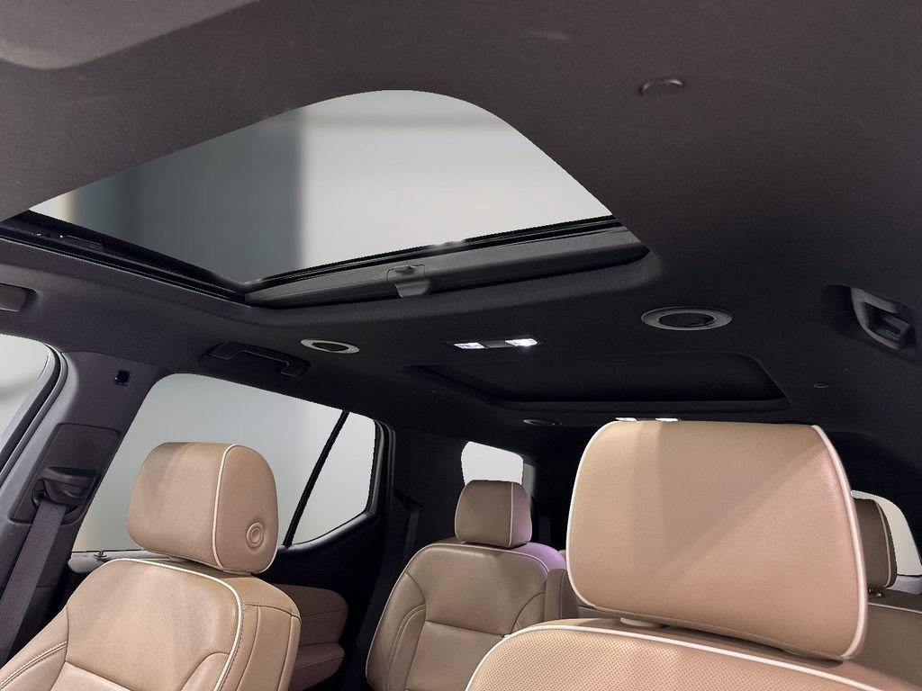 Used 2023 Chevrolet Traverse Premier FWD image 17