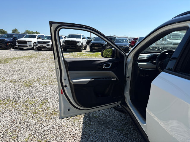 Used 2023 Jeep Compass Limited AWD/4WD image 22