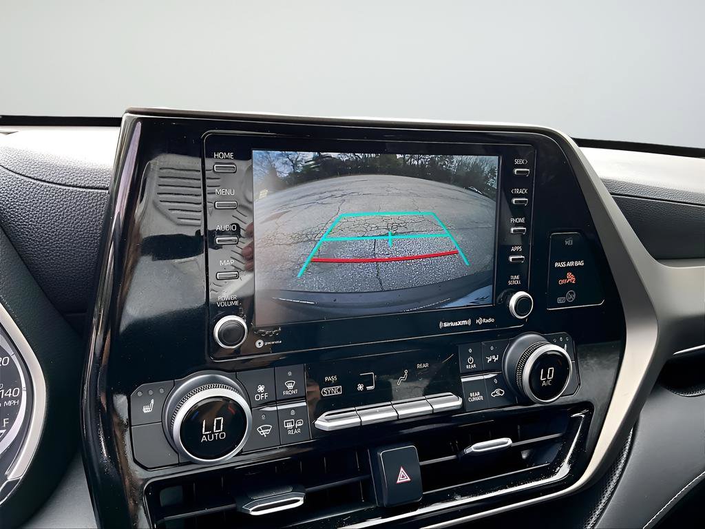 Used 2020 Toyota Highlander XLE image 26