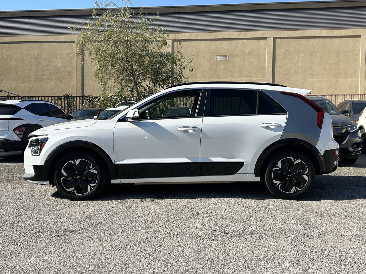 Used 2023 Kia Niro Wave image 3