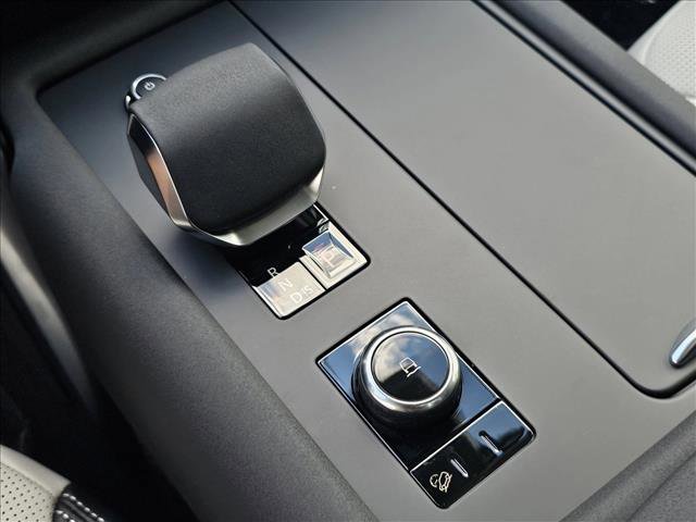 Certified 2025 Land Rover Discovery S AWD/4WD image 12