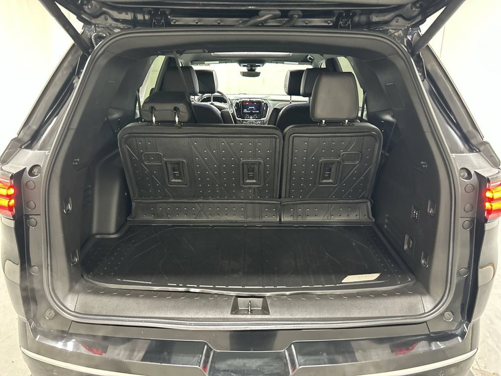 Used 2023 Chevrolet Traverse High Country w/ LPO, Floor Liner Package AWD/4WD image 23