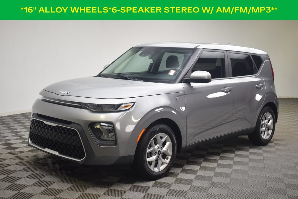 Used 2022 Kia Soul LX w/ Technology Package FWD image 3